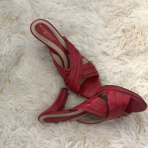 Naturalized N5 Comfort Red heals